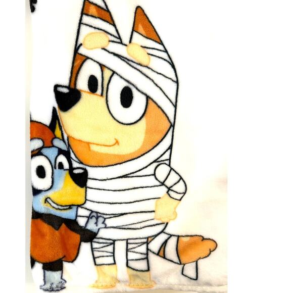 Bluey Halloween Plush Throw Blanket 50"x70" Mummy Pirate Print Kids TV Show NWT - Picture 3 of 5